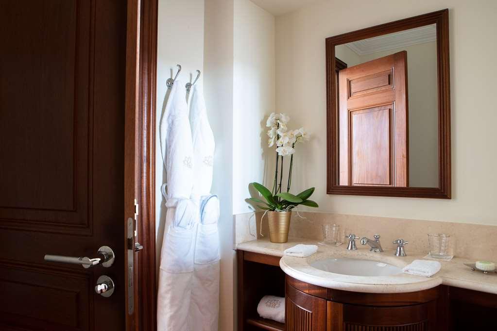 Airelles Pan Dei Palais Hotel Saint-Tropez Room photo